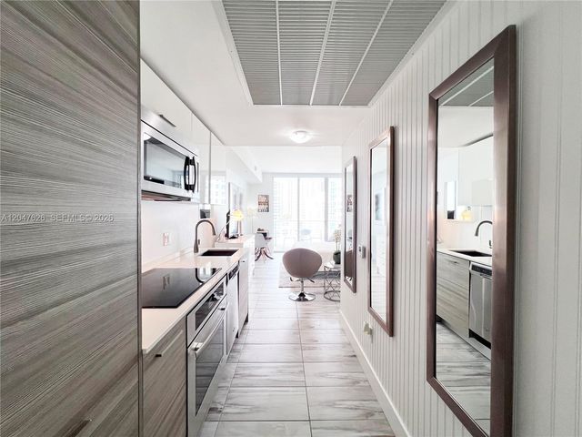 1300 Brickell Bay Dr 1813, Miami, FL 33131