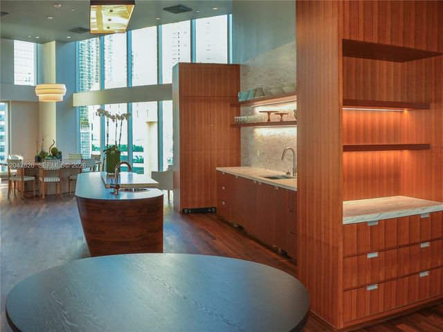 1300 Brickell Bay Dr 1813, Miami, FL 33131