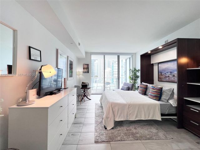1300 Brickell Bay Dr 1813, Miami, FL 33131