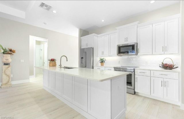 2401 Macadamia LN, St. James City, FL 33956