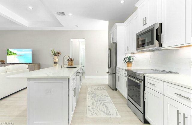 2401 Macadamia LN, St. James City, FL 33956