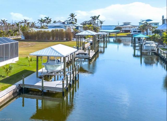 2401 Macadamia LN, St. James City, FL 33956