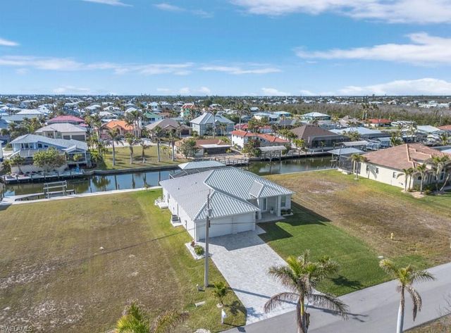 2401 Macadamia LN, St. James City, FL 33956