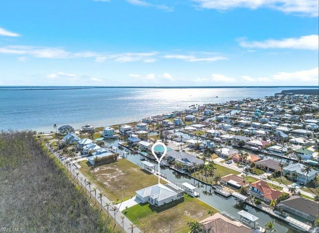 2401 Macadamia LN, St. James City, FL 33956