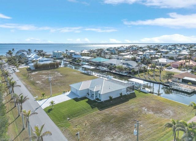 2401 Macadamia LN, St. James City, FL 33956