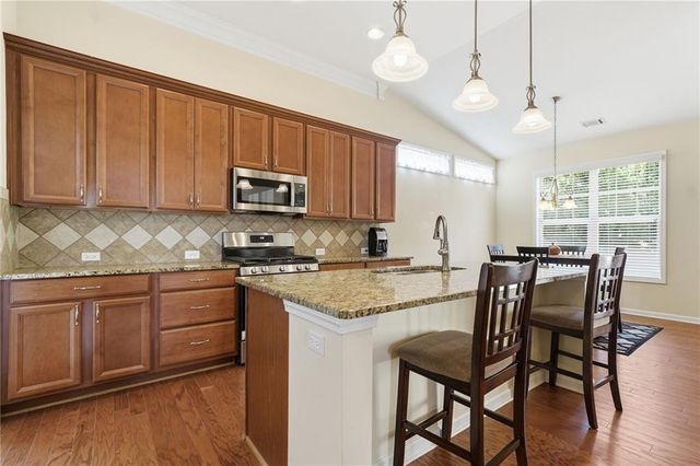 605 Hemlock Trail, Canton, GA 30114