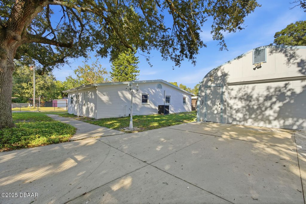 1215 Leon Lane, Daytona Beach, FL 32117