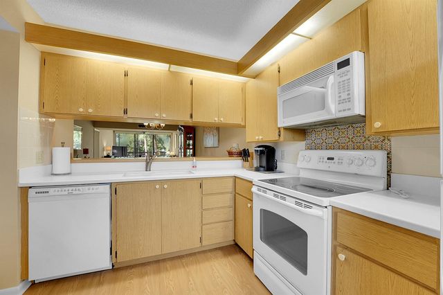2001 Marina Isle Way 203, Jupiter, FL 33477