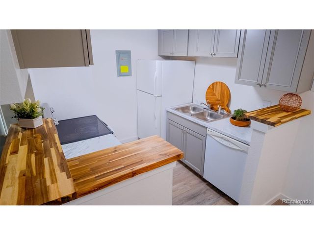 1887 S Pitkin St A, Aurora, CO 80017