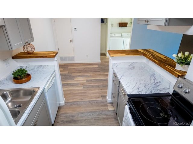 1887 S Pitkin St A, Aurora, CO 80017