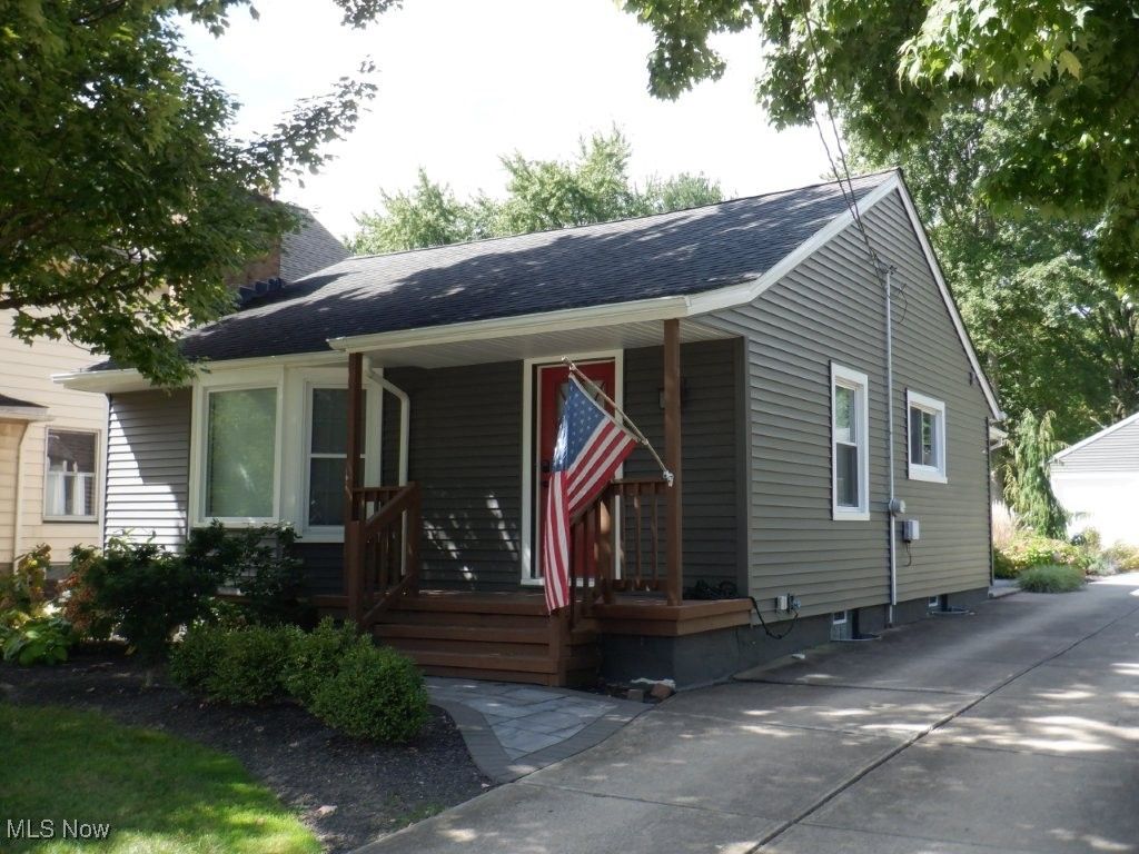 7160 Brecksville Road, Independence, OH 44131