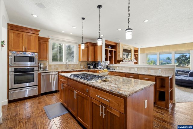2931 Redfir Ct NW, Salem, OR 97304