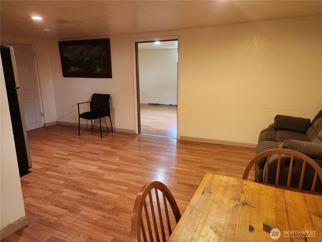 616 S 63rd St, Tacoma, WA 98408