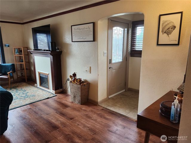 616 S 63rd St, Tacoma, WA 98408