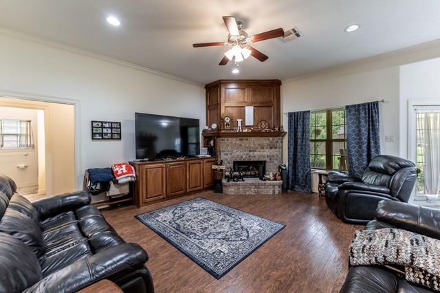 2312 W Green Briar Drive, Huntsville, TX 77340