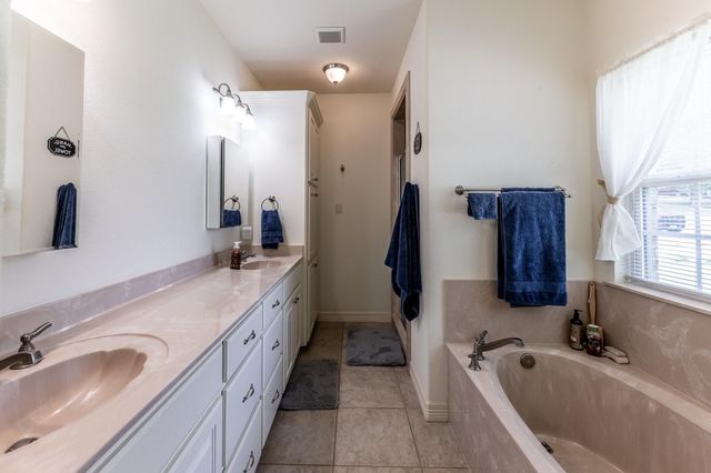 2312 W Green Briar Drive, Huntsville, TX 77340