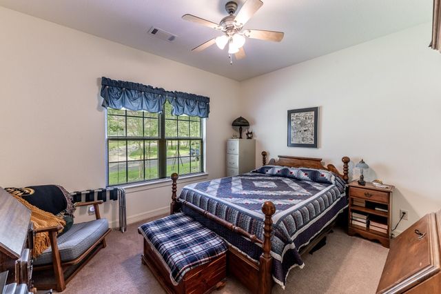 2312 W Green Briar Drive, Huntsville, TX 77340