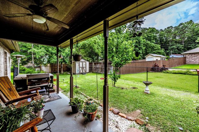 2312 W Green Briar Drive, Huntsville, TX 77340