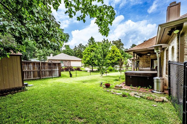 2312 W Green Briar Drive, Huntsville, TX 77340