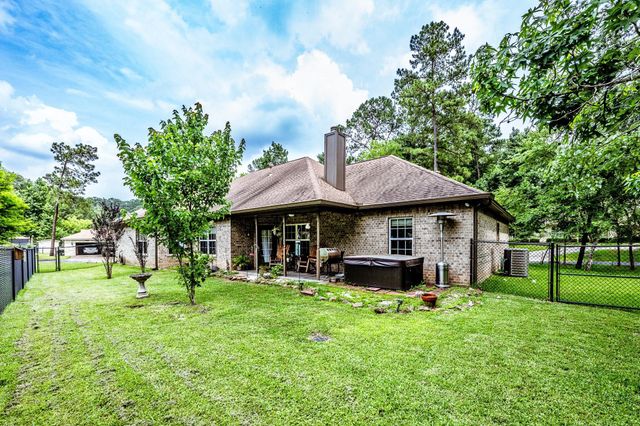 2312 W Green Briar Drive, Huntsville, TX 77340