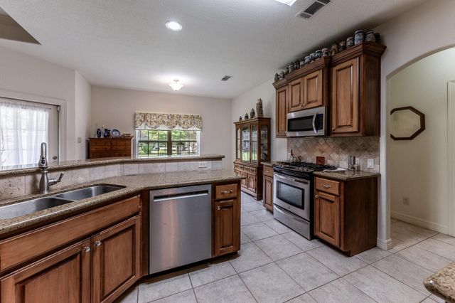 2312 W Green Briar Drive, Huntsville, TX 77340