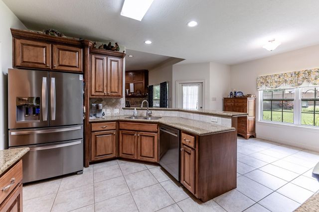 2312 W Green Briar Drive, Huntsville, TX 77340