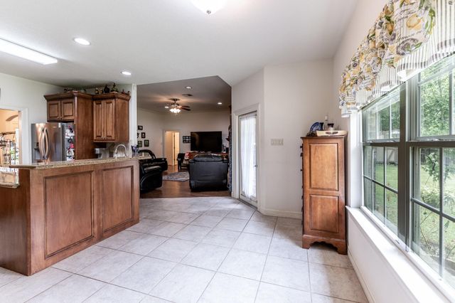 2312 W Green Briar Drive, Huntsville, TX 77340