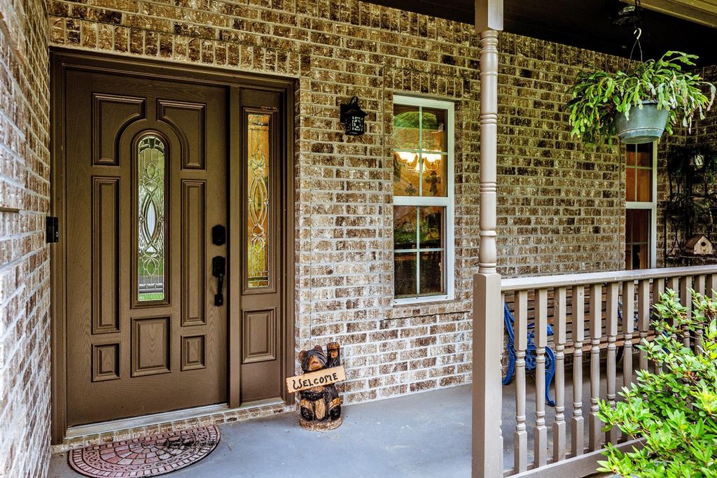 2312 W Green Briar Drive, Huntsville, TX 77340