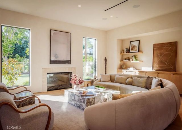 4956 Gentry Avenue, Valley Village, CA 91607