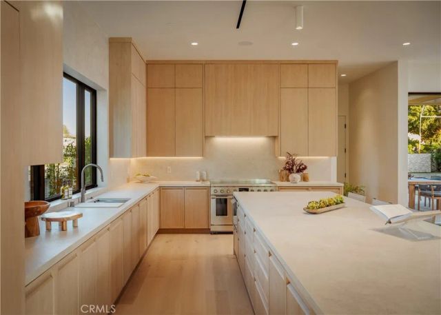 4956 Gentry Avenue, Valley Village, CA 91607