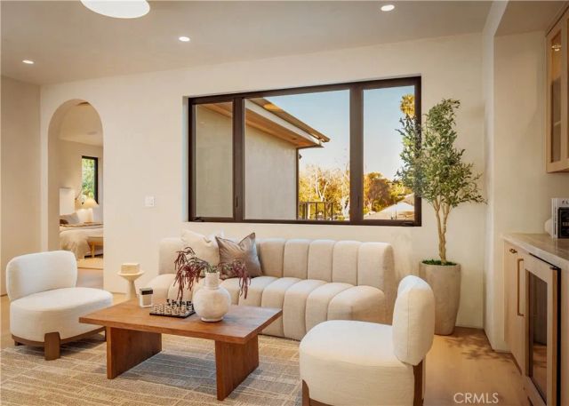 4956 Gentry Avenue, Valley Village, CA 91607