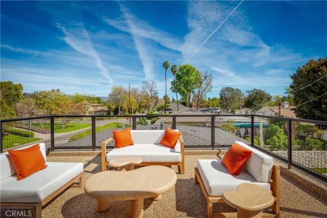 4956 Gentry Avenue, Valley Village, CA 91607