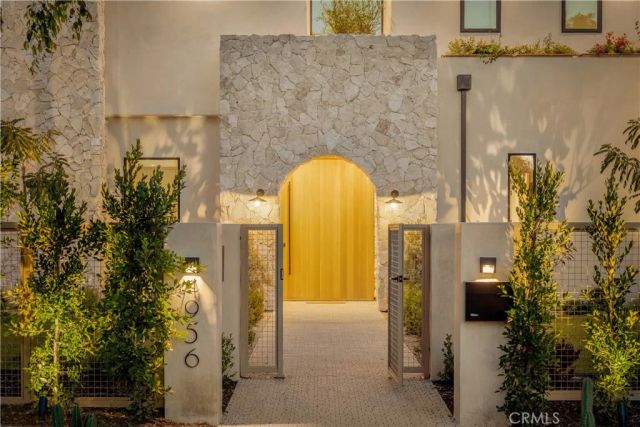 4956 Gentry Avenue, Valley Village, CA 91607