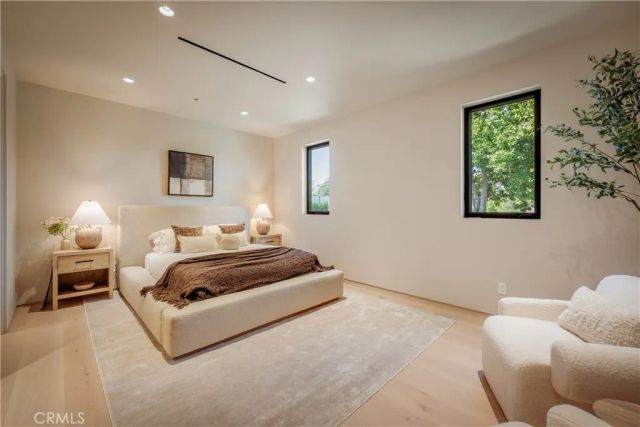 4956 Gentry Avenue, Valley Village, CA 91607