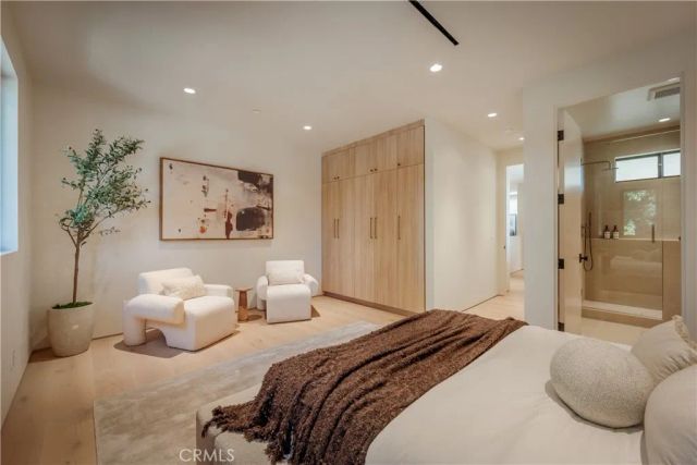 4956 Gentry Avenue, Valley Village, CA 91607