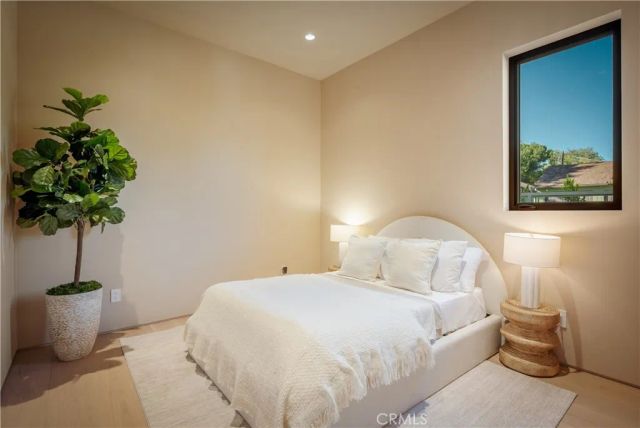 4956 Gentry Avenue, Valley Village, CA 91607