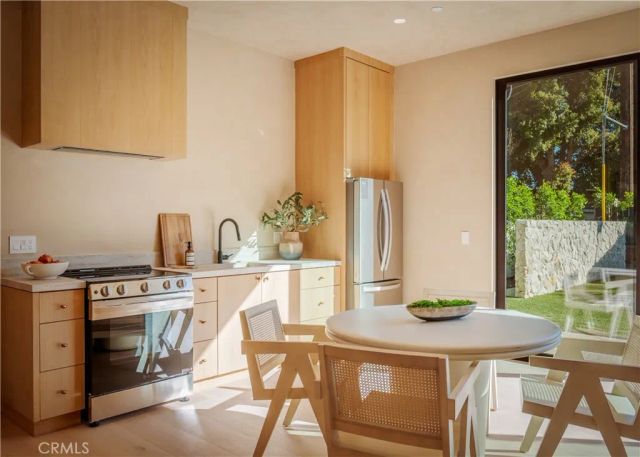 4956 Gentry Avenue, Valley Village, CA 91607