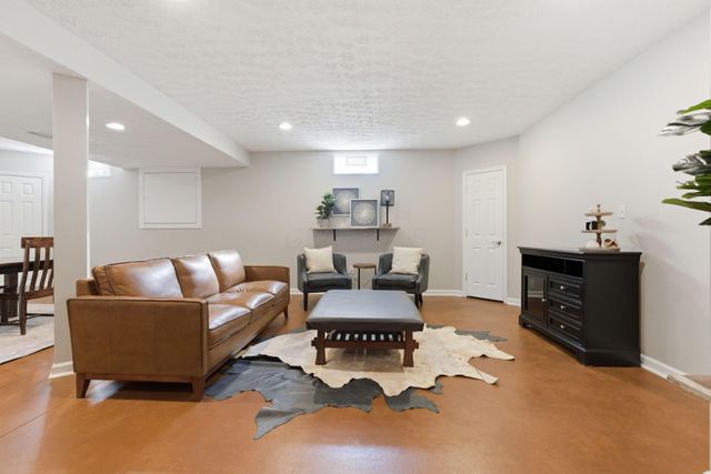 2589 Aikin Circle S, Lewis Center, OH 43035