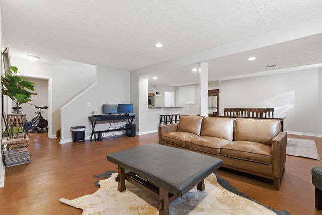 2589 Aikin Circle S, Lewis Center, OH 43035