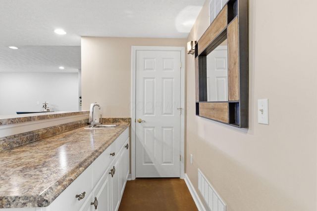 2589 Aikin Circle S, Lewis Center, OH 43035