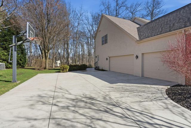 2589 Aikin Circle S, Lewis Center, OH 43035