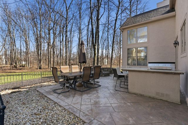 2589 Aikin Circle S, Lewis Center, OH 43035