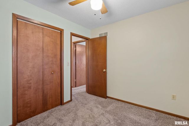 4 Manor Ct Court, Parkview, IA 52748