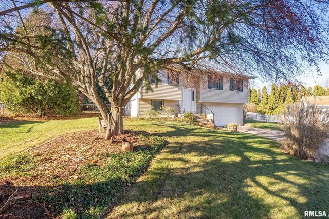 4 Manor Ct Court, Parkview, IA 52748