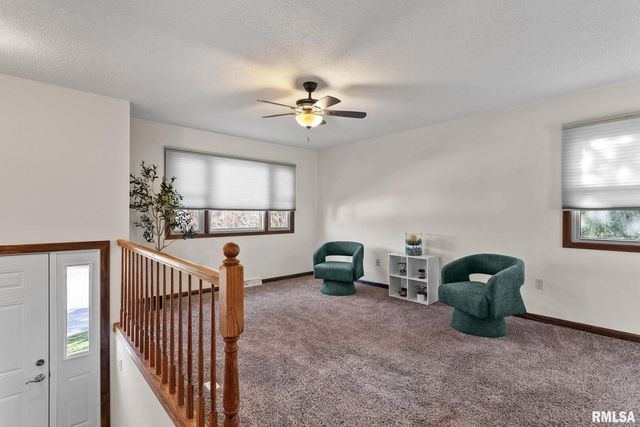 4 Manor Ct Court, Parkview, IA 52748