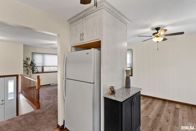 4 Manor Ct Court, Parkview, IA 52748