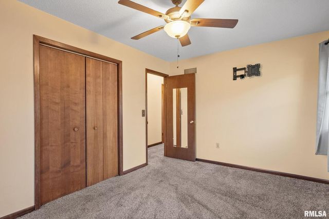 4 Manor Ct Court, Parkview, IA 52748