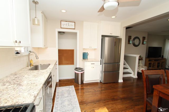 29656 Walnut Street, Flat Rock, MI 48134