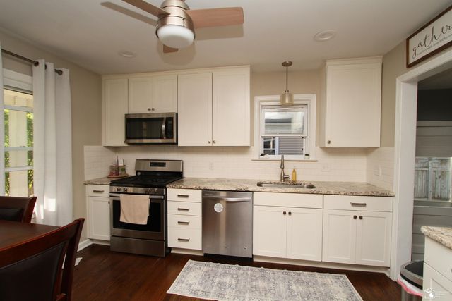 29656 Walnut Street, Flat Rock, MI 48134