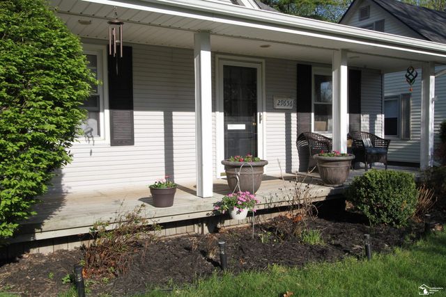 29656 Walnut Street, Flat Rock, MI 48134